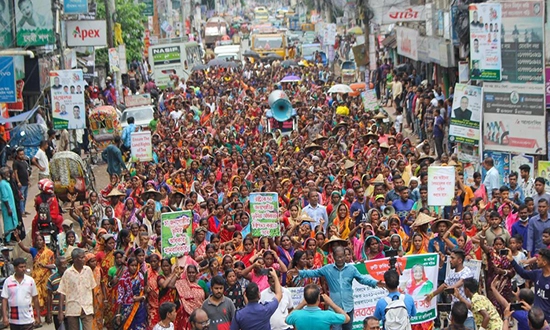 manifestation pour des augmentations de salaire au Bengladesh